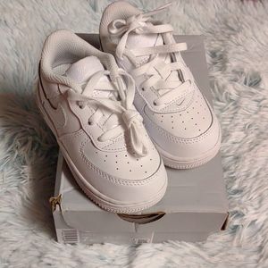 Brand New in box, White Nike Force 1 Sneakers for Child. Sz 7c